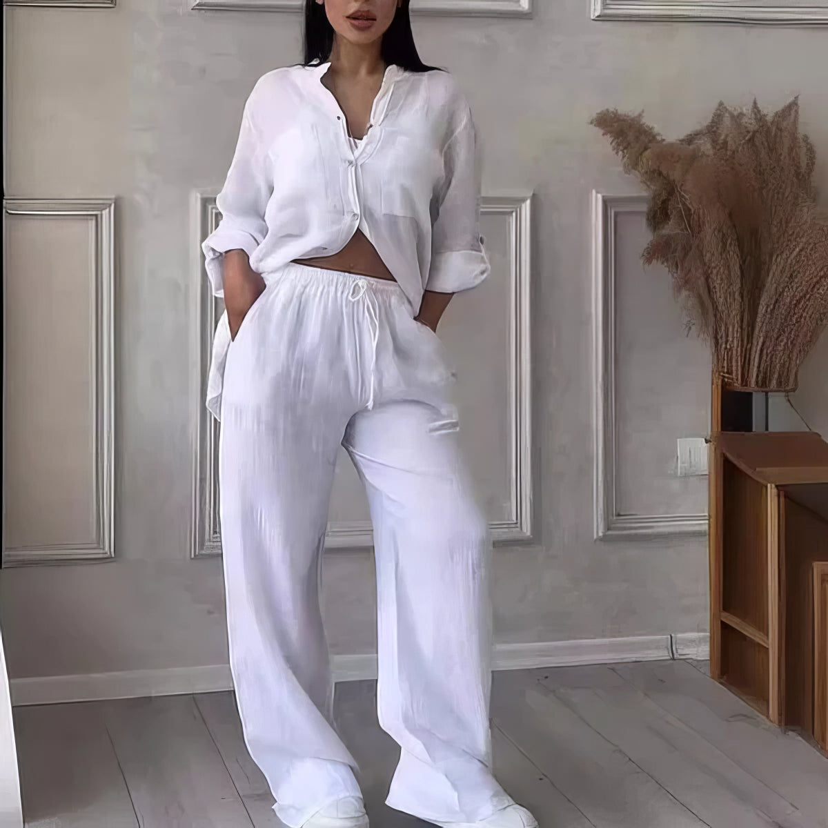 Sada 2 dílů pro ženy: Košile na knoflíky a kalhoty.